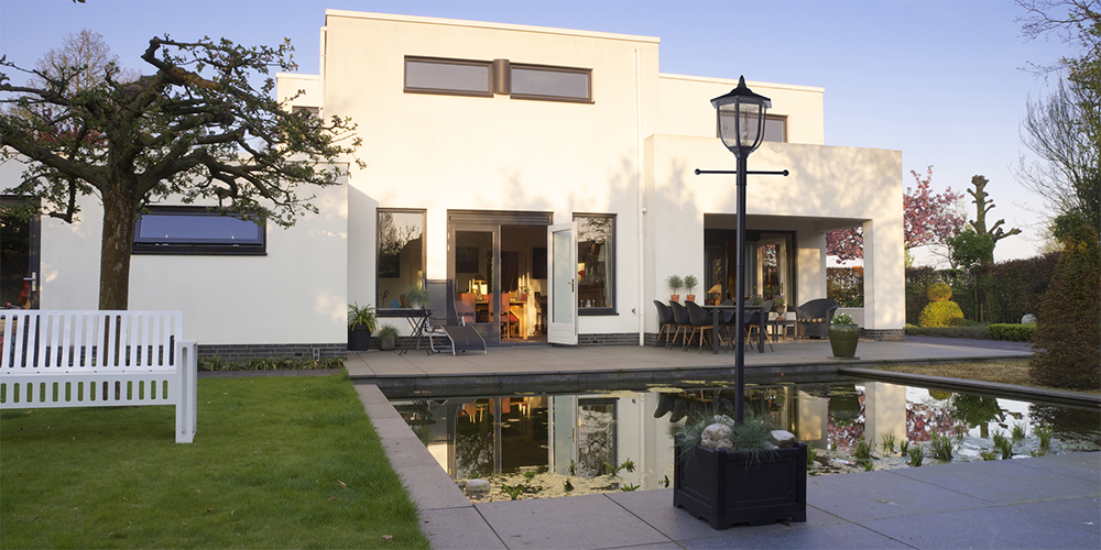 3 hilarious scenarios that could’ve been avoided with outdoor lighting