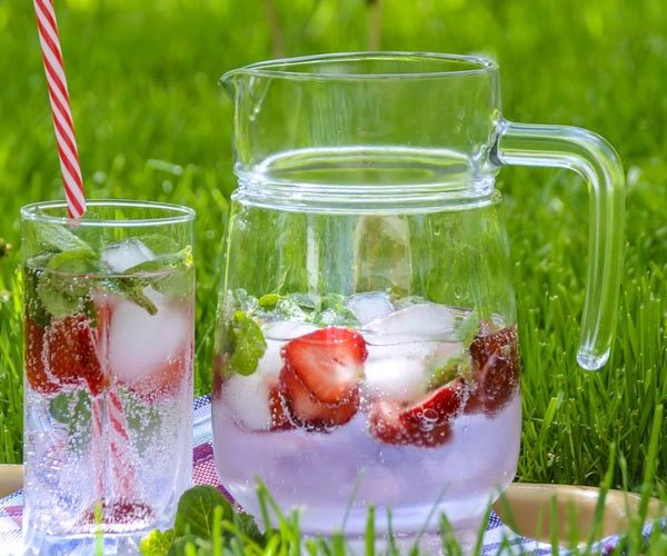 Summer berry punch recipe - feature image